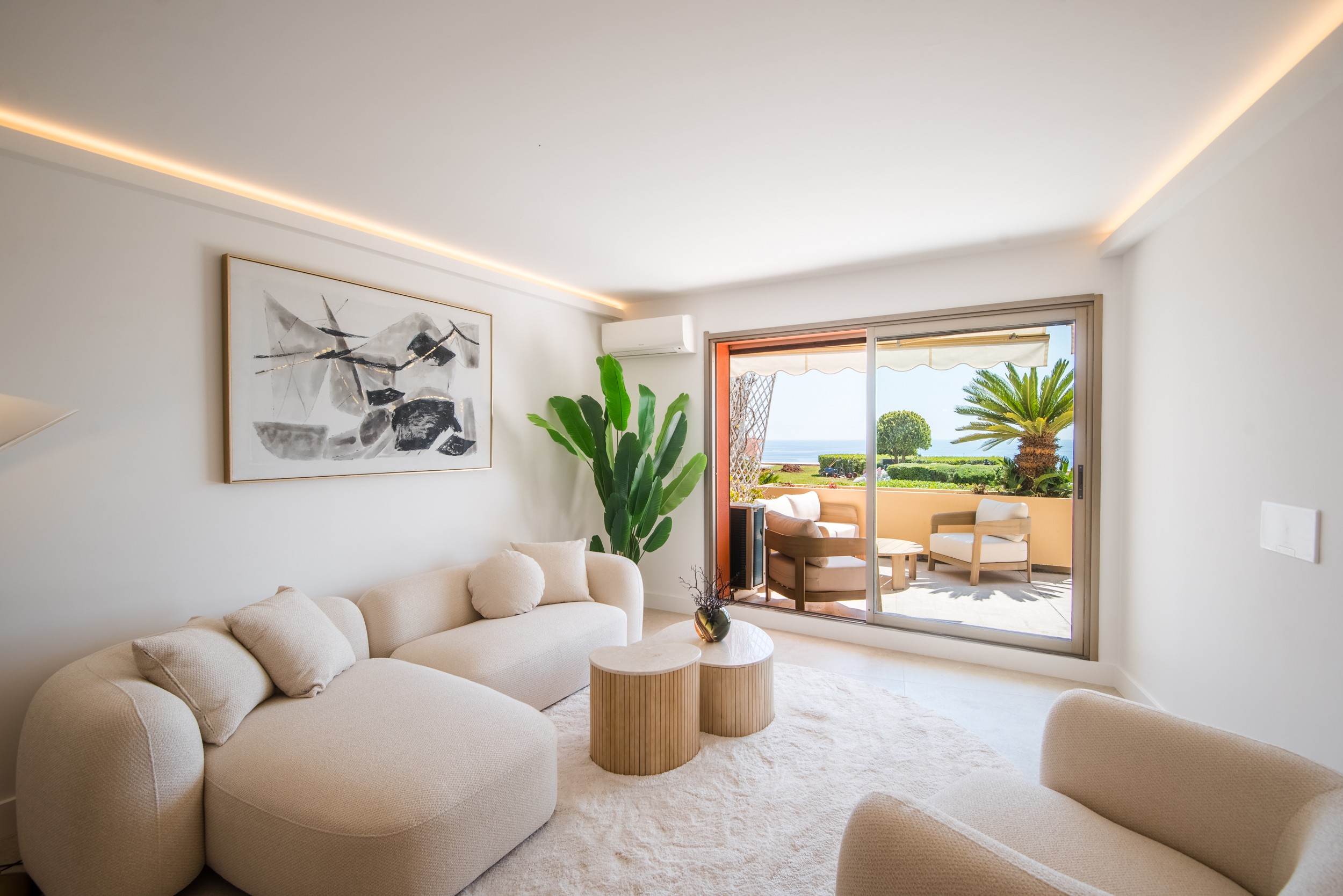 Living rooom apartment mont boron